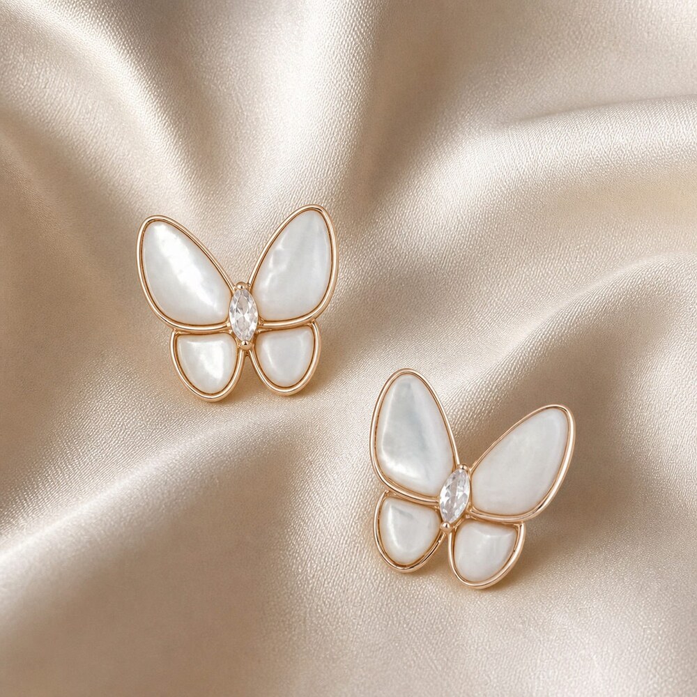 Van Cleef & Arpels Elegant Signature Earrings Style 1 | New with Box - Picture 4 of 9